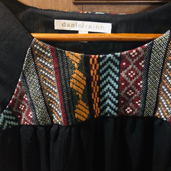 Daniel Rainn Embroidered Blouse - Picture 3 of 4